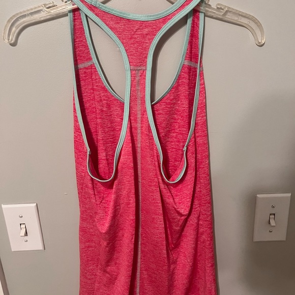 Women’s Athletic top. - Picture 2 of 2